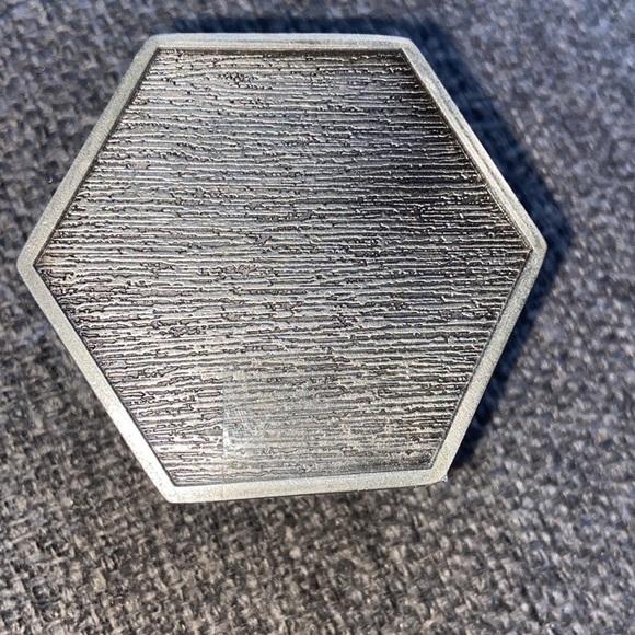 Vintage metal trunket box aprox 2” x 1” T8 - Picture 2 of 4